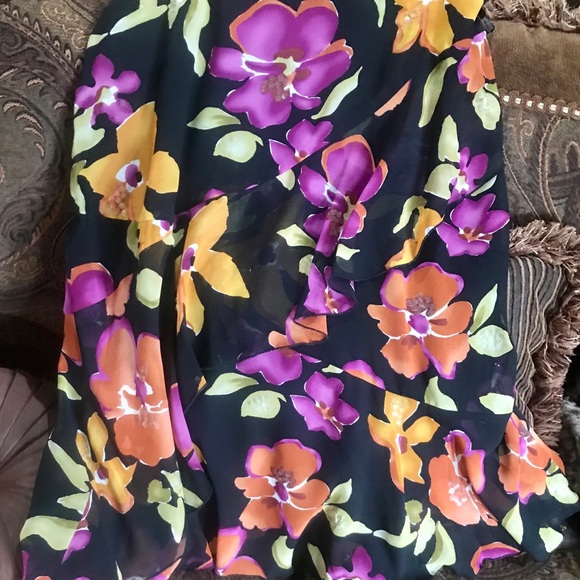 Jones New York Dresses & Skirts - Silk Jones New York Flirty Skirt Size 14